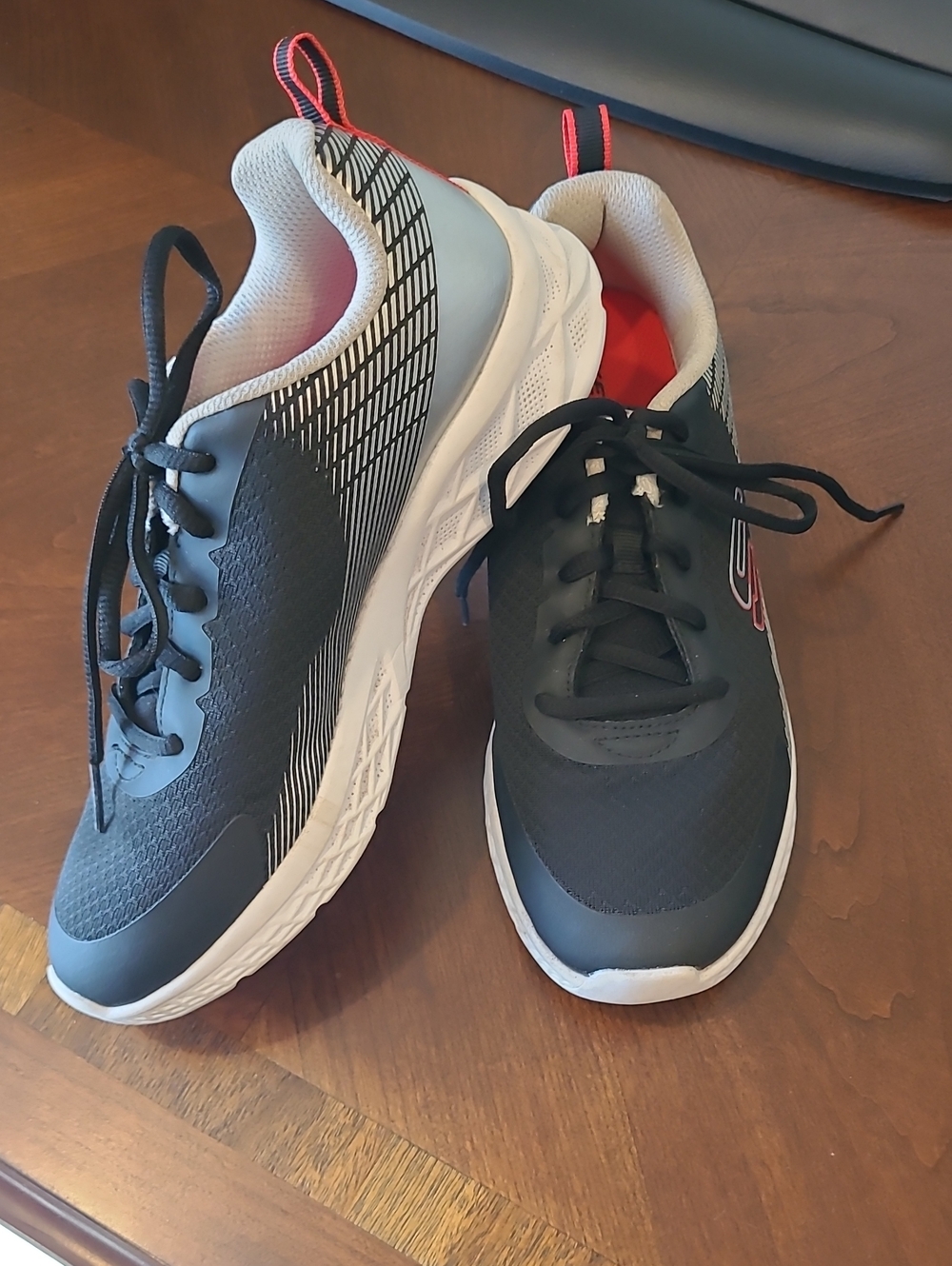 Boys Sketchers Shoes 4.5